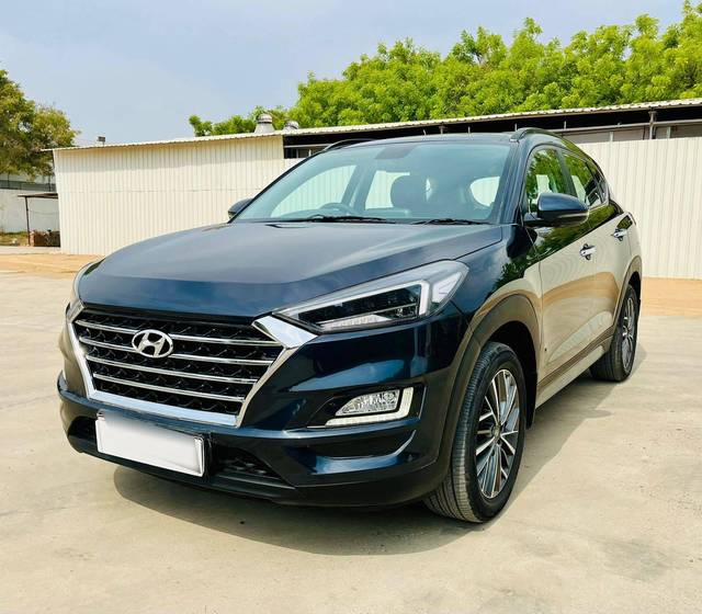 https://images10.gaadi.com/usedcar_image/4518257/original/processed_e6162f6767ba9706dbafea2e2630d62f.jpg?imwidth=6402