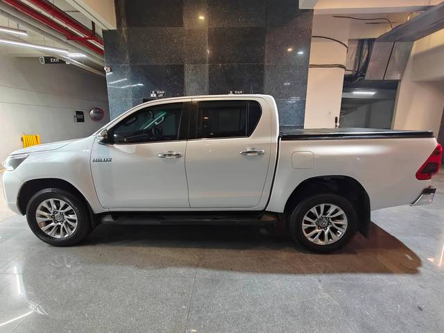 https://images10.gaadi.com/usedcar_image/4518260/original/processed_dfa928389971ea5d7e337a31bcec8837.jpg?imwidth=6402