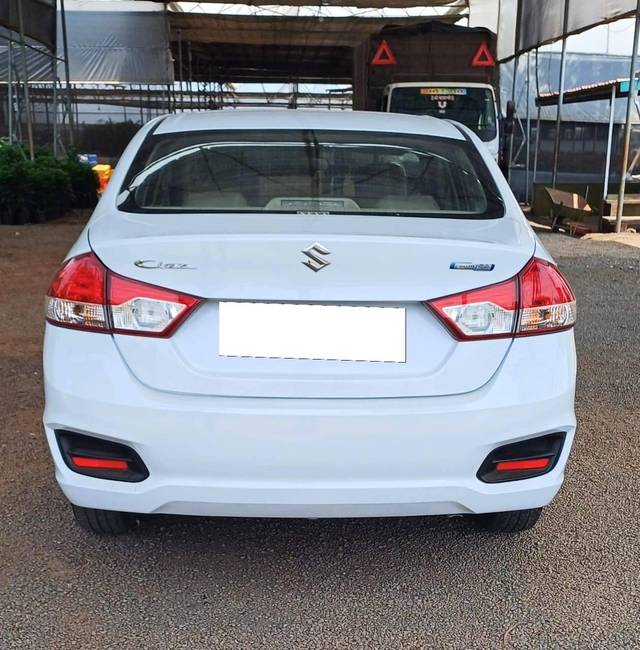 https://images10.gaadi.com/usedcar_image/4518263/original/processed_69785eb80205d900677e72044cb04244.jpg?imwidth=6402