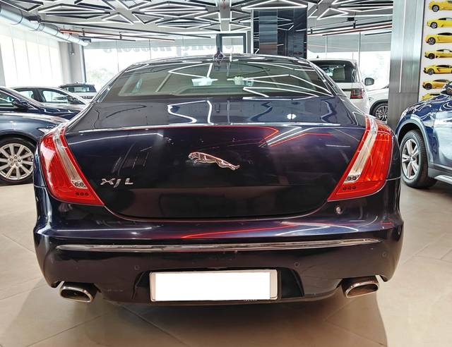 https://images10.gaadi.com/usedcar_image/4518265/original/processed_246b9c6aa5b10f09d51e7abedb6ce16f.jpeg?imwidth=6401