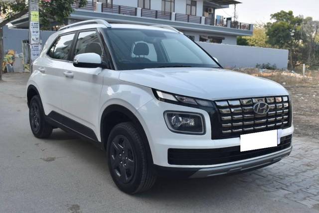 https://images10.gaadi.com/usedcar_image/4518270/original/processed_ea6ebc8197eefd10e8a360d8e05687f1.jpg?imwidth=6400