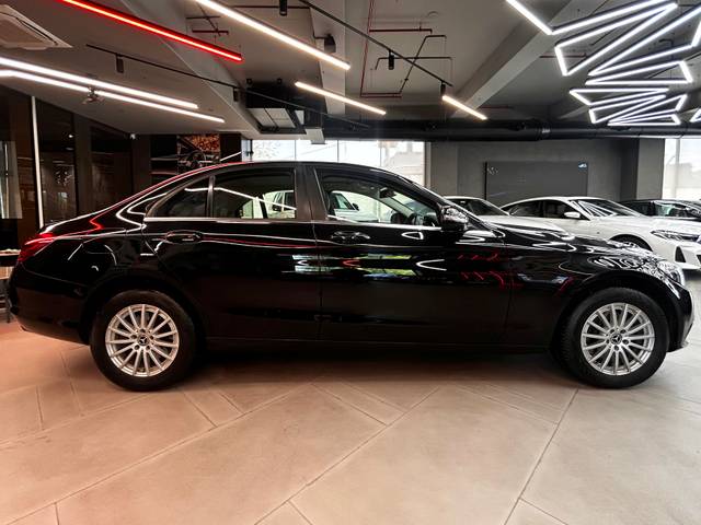 https://images10.gaadi.com/usedcar_image/4518274/original/95c319a7a56eaf4f988c129a71f75636.JPG?imwidth=6401