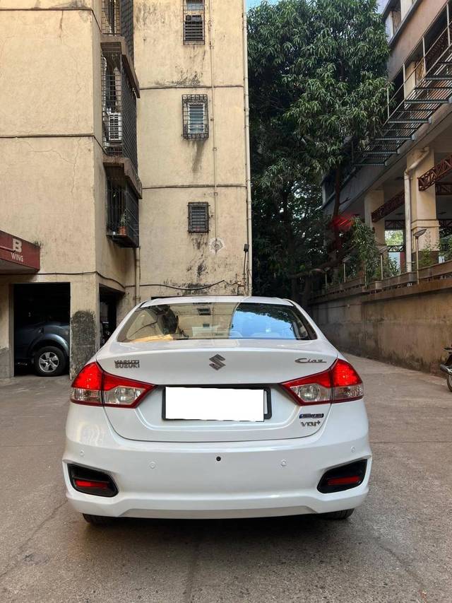 https://images10.gaadi.com/usedcar_image/4518287/original/processed_08b0d8b15015a9c039e8e729df5b31e8.jpg?imwidth=6401