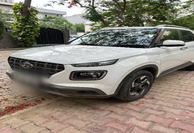 https://images10.gaadi.com/usedcar_image/4518288/original/13b321ab-7e47-4577-a425-d64297f53a99.?imwidth=6401