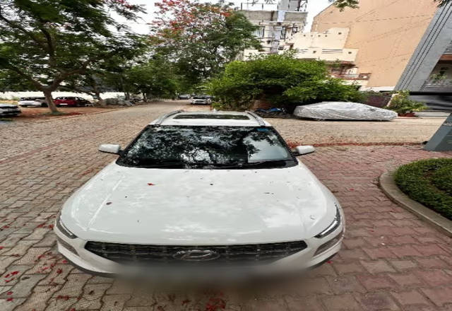 https://images10.gaadi.com/usedcar_image/4518288/original/b0093eb3-db5d-434b-9952-9c0050090729.?imwidth=6402
