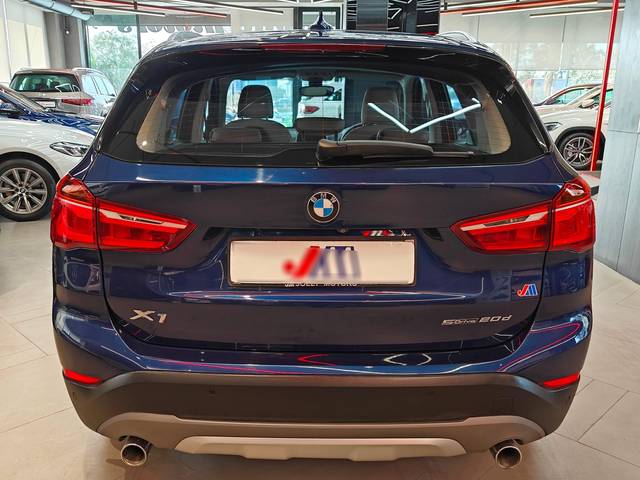 https://images10.gaadi.com/usedcar_image/4518289/original/processed_0b978cf5cb5978486c0d57144527b053.jpg?imwidth=6402