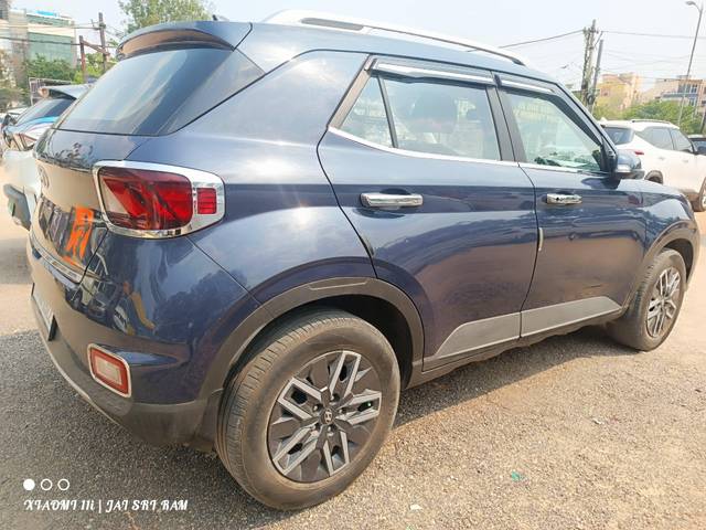 https://images10.gaadi.com/usedcar_image/4518301/original/processed_8bd50571919dca3e1f95918a77b61e84.jpg?imwidth=6401