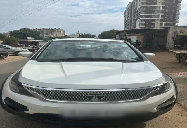 https://images10.gaadi.com/usedcar_image/4518304/original/020f5bae-1dde-4bcb-bbe3-30e2eb32ba25.?imwidth=6400