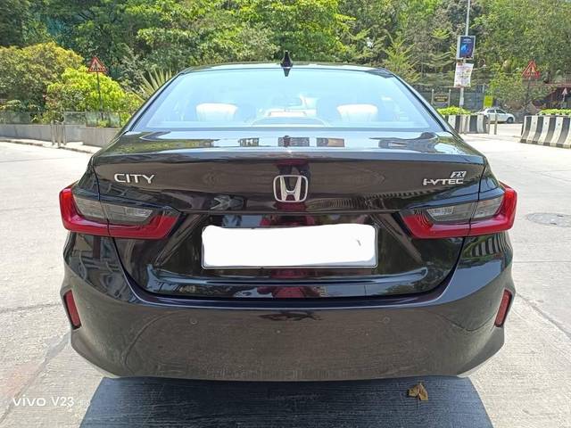 https://images10.gaadi.com/usedcar_image/4518313/original/processed_81ac9b005df6bfb93584fcdb42797489.jpeg?imwidth=6402