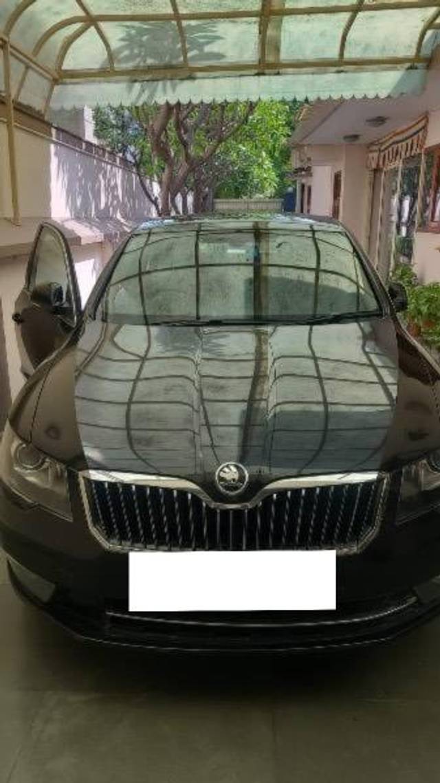 https://images10.gaadi.com/usedcar_image/4518323/original/processed_7f9cb70e-ab46-4bd7-ae5a-d2e03c7dc332.jpeg?imwidth=6402