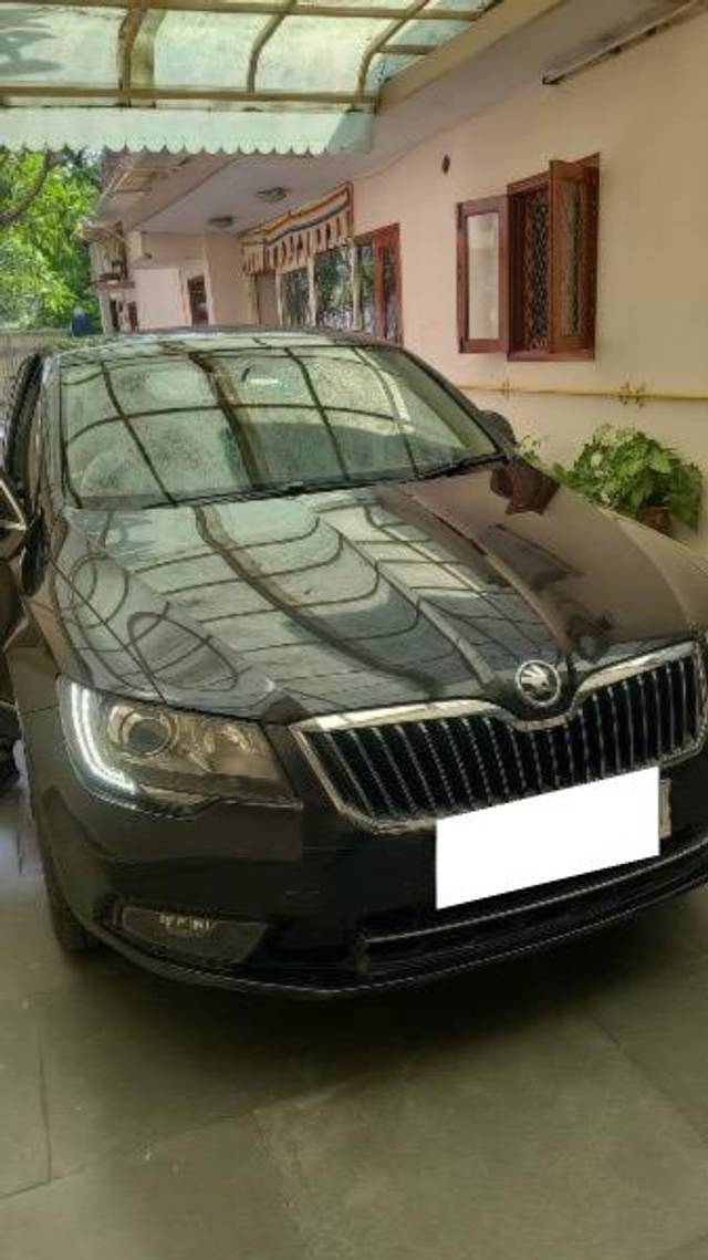 https://images10.gaadi.com/usedcar_image/4518323/original/processed_e1654f6b-e8f6-4a0f-b2ad-4e35e401f538.jpeg?imwidth=6401