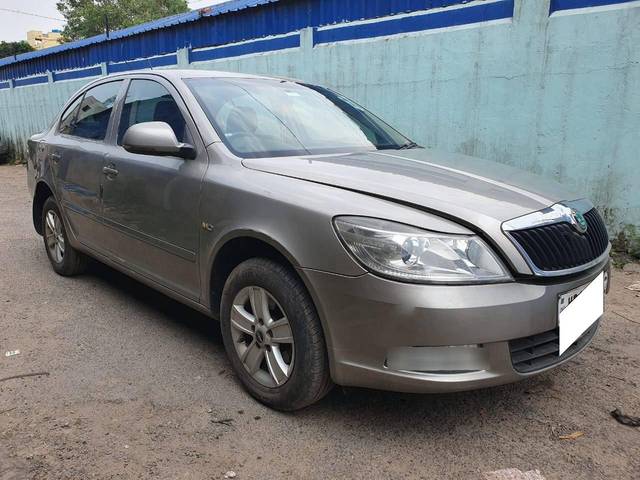 https://images10.gaadi.com/usedcar_image/4518380/original/processed_55ad94081c78bbea8fc0a8d73ceaae77.jpg?imwidth=6400