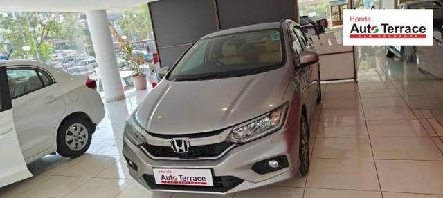 https://images10.gaadi.com/usedcar_image/4518385/original/e0b10ebbf07e3dd3037861d490a00f40.jpeg?imwidth=6400
