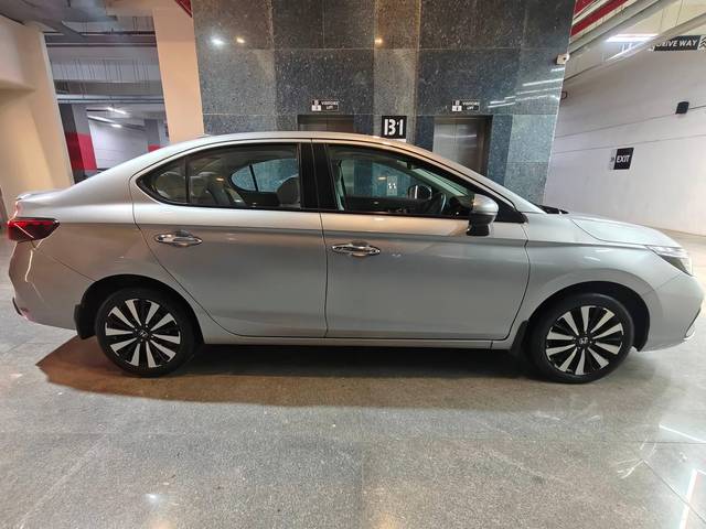 https://images10.gaadi.com/usedcar_image/4518386/original/processed_90e6df3d985062160a781e354e75fb9a.jpg?imwidth=6401