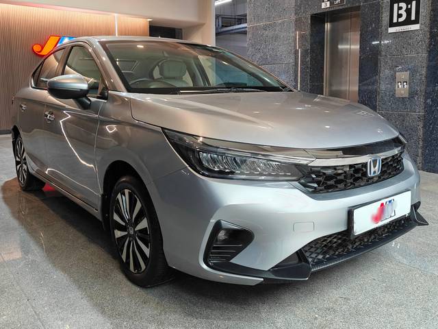 https://images10.gaadi.com/usedcar_image/4518386/original/processed_a88b8126cc1578701233bf74c62d7016.jpg?imwidth=6400