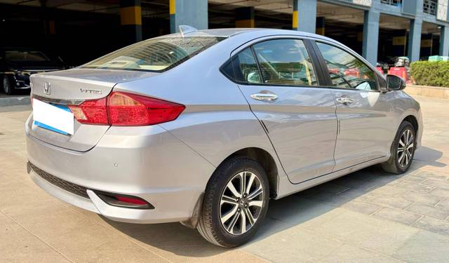 https://images10.gaadi.com/usedcar_image/4518392/original/processed_485004788521f99b2bcd7f2583eb4bb6.jpg?imwidth=6401