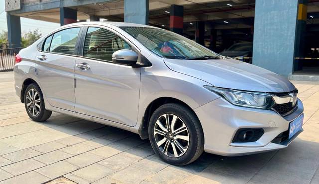 https://images10.gaadi.com/usedcar_image/4518392/original/processed_7576ea372abae7fcd16ac7a702a13547.jpg?imwidth=6400