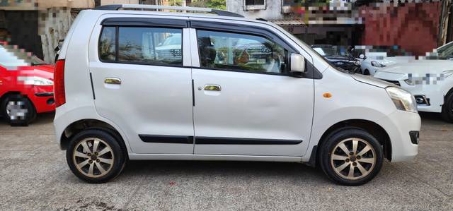 https://images10.gaadi.com/usedcar_image/4518397/original/processed_2072d945f22400a9c95606073e9b3e8d.jpg?imwidth=6401