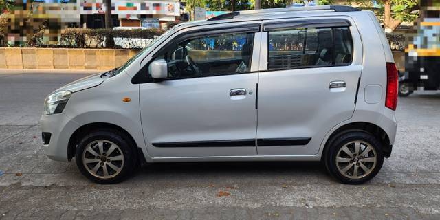 https://images10.gaadi.com/usedcar_image/4518397/original/processed_ad2671cb3b6caf4b7d0d28a08e60227a.jpg?imwidth=6402