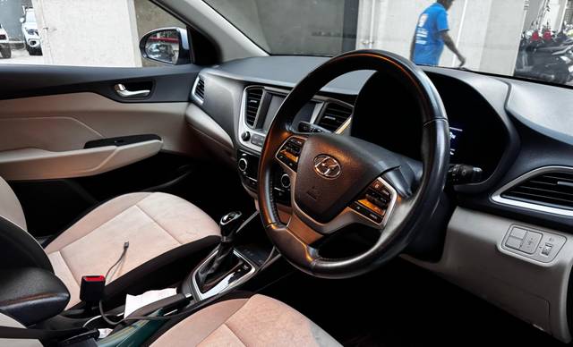 https://images10.gaadi.com/usedcar_image/4518417/original/806f957726d3edbf4f60f71f6db68527.jpeg?imwidth=6402