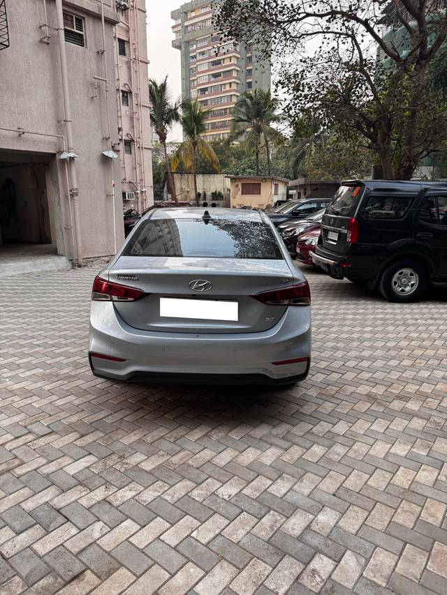 https://images10.gaadi.com/usedcar_image/4518417/original/processed_0c85a4c18e27b7cd7fc118b2e28a08c0.jpeg?imwidth=6401