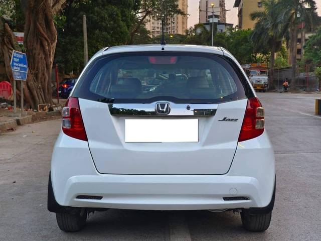 https://images10.gaadi.com/usedcar_image/4518418/original/processed_8cd0ef8615dc7bbd874d02fd5143e546.jpg?imwidth=6402