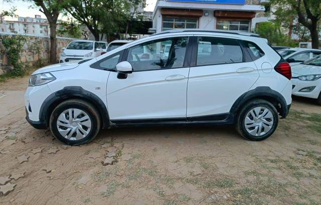 https://images10.gaadi.com/usedcar_image/4518420/original/processed_12f1e8994182e8a5ac9f10e325eda52a.jpg?imwidth=6402