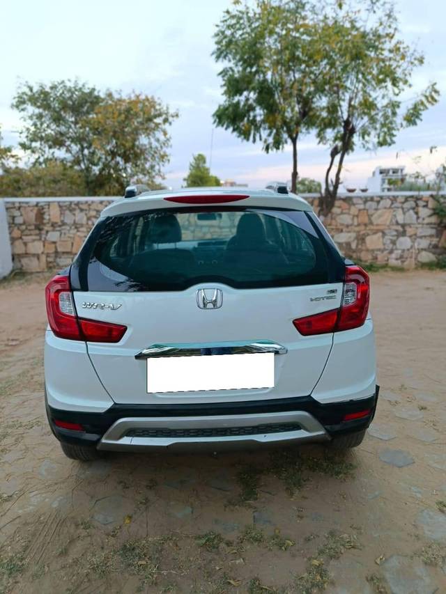 https://images10.gaadi.com/usedcar_image/4518420/original/processed_49744cab46ffcef2870d06fbccae2638.jpg?imwidth=6401