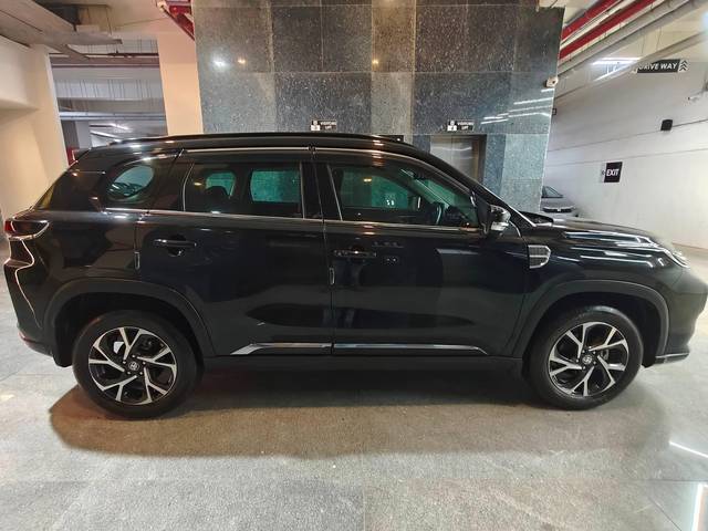 https://images10.gaadi.com/usedcar_image/4518421/original/processed_01cf1b6bafd03a3f949ebb9077b12883.jpg?imwidth=6401