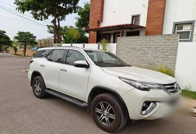 https://images10.gaadi.com/usedcar_image/4518425/original/e20fddab-b919-40c0-b262-8fcb28260d00.?imwidth=6400