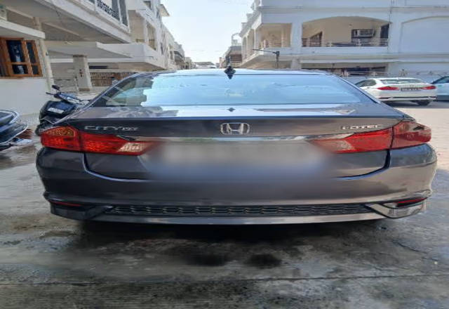 https://images10.gaadi.com/usedcar_image/4518427/original/fdc22568-6c07-49c0-b0e7-aea234a6d813.?imwidth=6402