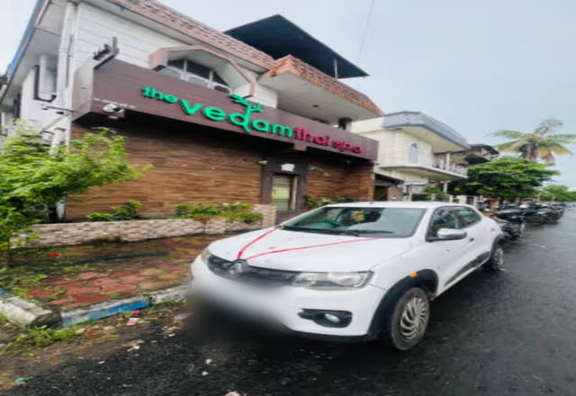 https://images10.gaadi.com/usedcar_image/4518435/original/4c7e9419-67d4-4eca-a7a9-319a8a0e8dd7.?imwidth=6401