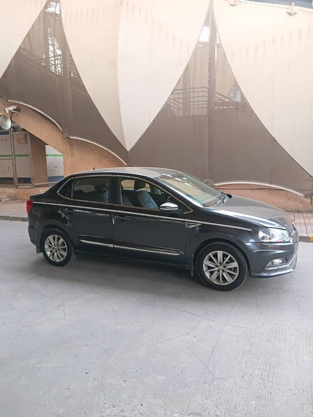 https://images10.gaadi.com/usedcar_image/4518444/original/0930aa8b7cb885f1e6a4f9cde2b78337.jpg?imwidth=6400
