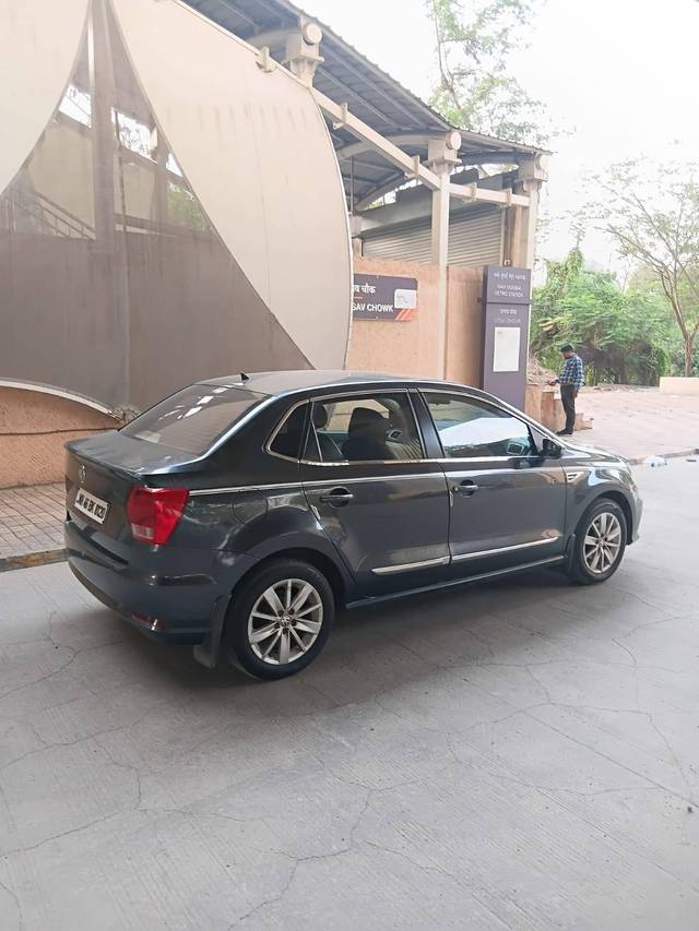 https://images10.gaadi.com/usedcar_image/4518444/original/processed_2413e9a863f0c70fcdd541cba5d7891a.jpg?imwidth=6401