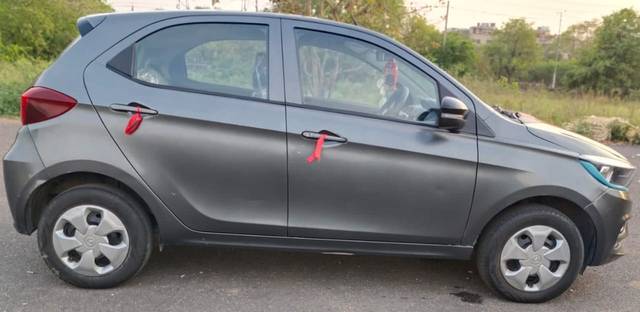 https://images10.gaadi.com/usedcar_image/4518446/original/2f0286540a0135ad61a61b74895101a6.jpeg?imwidth=6401