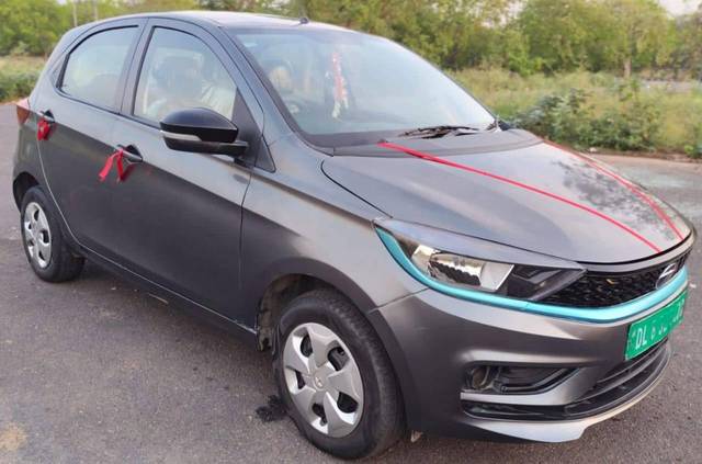 https://images10.gaadi.com/usedcar_image/4518446/original/processed_b8ee4a150cdf5e4ad1858198741d9f02.jpeg?imwidth=6400