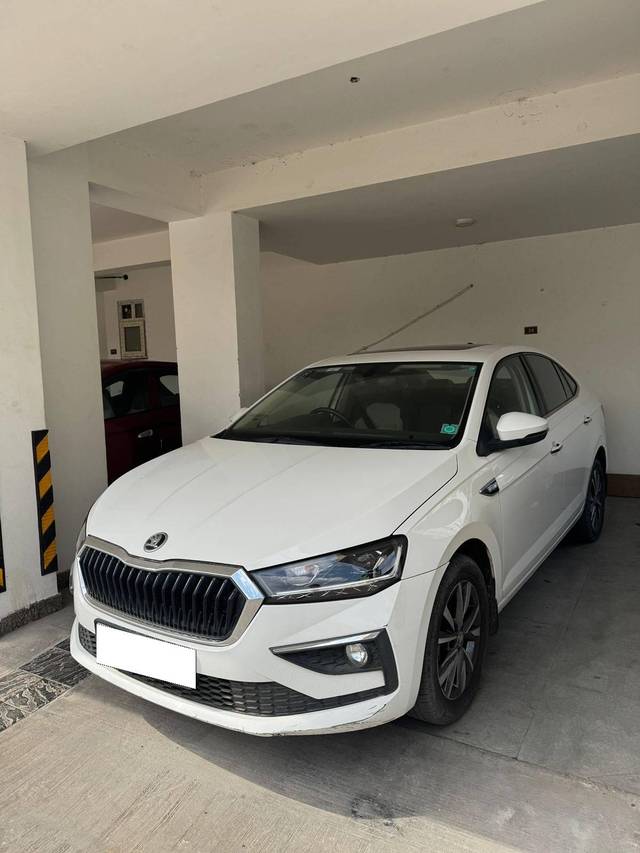https://images10.gaadi.com/usedcar_image/4518461/original/processed_22e6fced-dcc9-4750-a5c9-0775fc758c3c.jpg?imwidth=6400