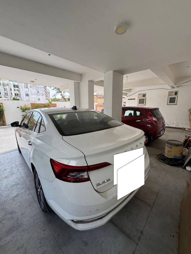 https://images10.gaadi.com/usedcar_image/4518461/original/processed_bb42d819-4a76-43ae-9f16-22304c4a43a4.jpg?imwidth=6401