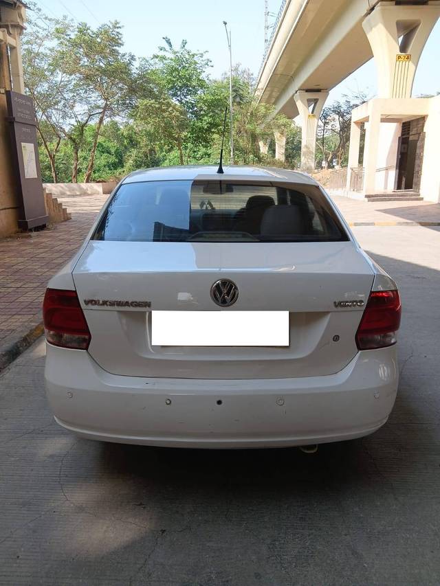 https://images10.gaadi.com/usedcar_image/4518513/original/processed_105e7c5f44bdd05122839e152dc799a4.jpg?imwidth=6401
