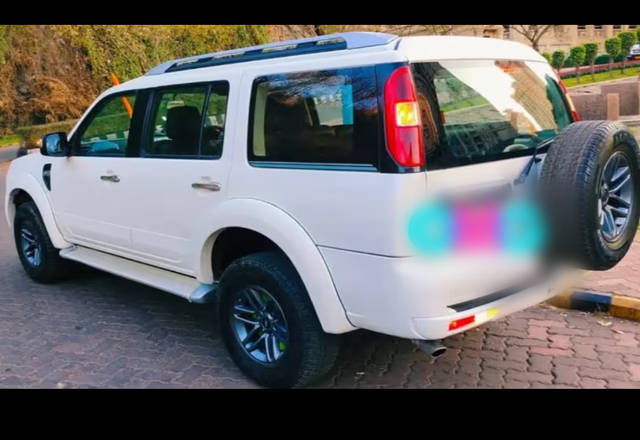 https://images10.gaadi.com/usedcar_image/4518521/original/176cb6aa-d18e-4126-b0b2-cf6d1a0cb76d.?imwidth=6402