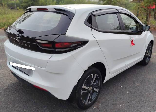https://images10.gaadi.com/usedcar_image/4518532/original/processed_0d19fb63bf0ee8757cce0f0f30072c6f.jpg?imwidth=6402