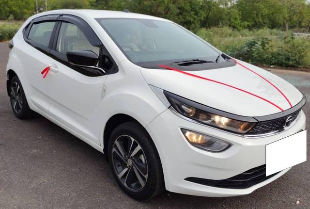 https://images10.gaadi.com/usedcar_image/4518532/original/processed_63aad98f04961e182111858e5fede92a.jpg?imwidth=6400
