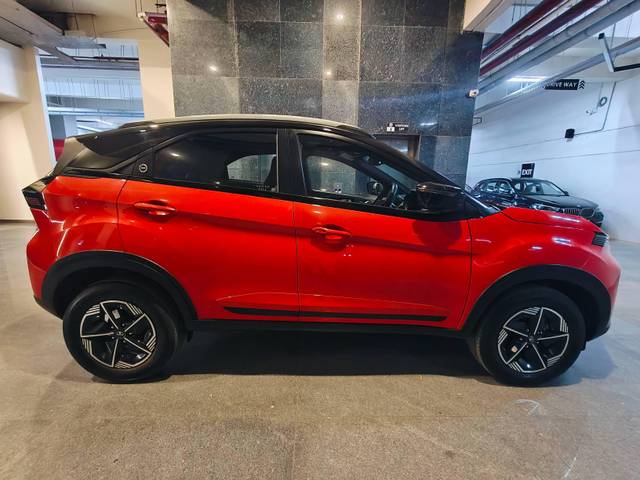 https://images10.gaadi.com/usedcar_image/4518537/original/processed_576f4bc8c52d292b55f9ca610a237f95.jpg?imwidth=6401