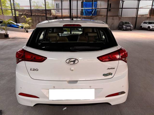 https://images10.gaadi.com/usedcar_image/4518539/original/processed_dd591a3eb45da0b49d5ce1da632f4afb.jpg?imwidth=6402
