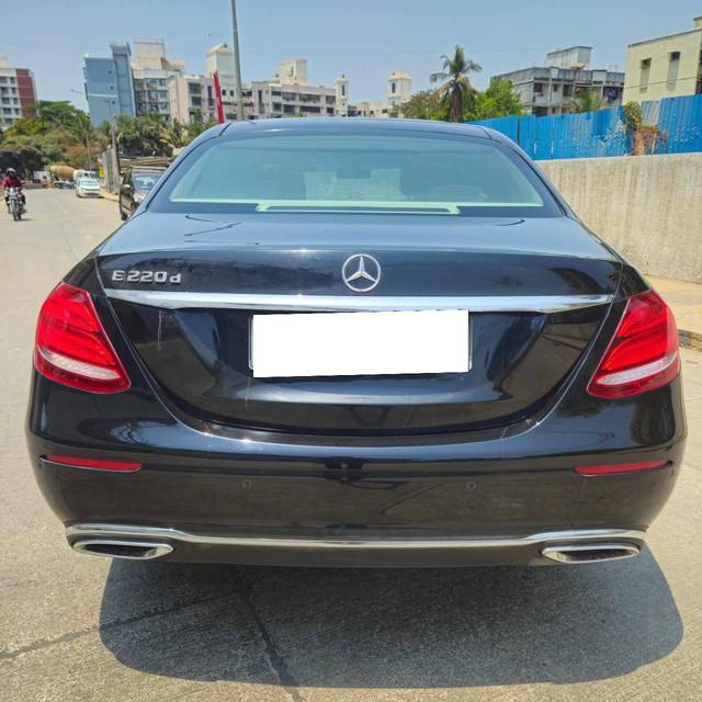https://images10.gaadi.com/usedcar_image/4518562/original/processed_1488575e50b322a502350f39e6afbe7b.jpg?imwidth=6402