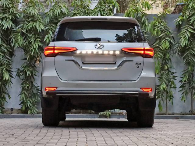 https://images10.gaadi.com/usedcar_image/4518565/original/processed_13de241fa6b1fa2202921e5a5cf67ba0.jpg?imwidth=6402