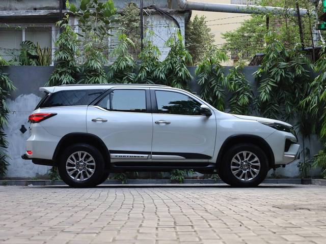 https://images10.gaadi.com/usedcar_image/4518565/original/processed_b950b49d436f83d802c7fa35470d2540.jpg?imwidth=6401