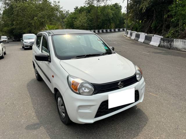 https://images10.gaadi.com/usedcar_image/4518582/original/processed_eb133bee-e128-4797-a9eb-cd48bb352e46.jpg?imwidth=6400