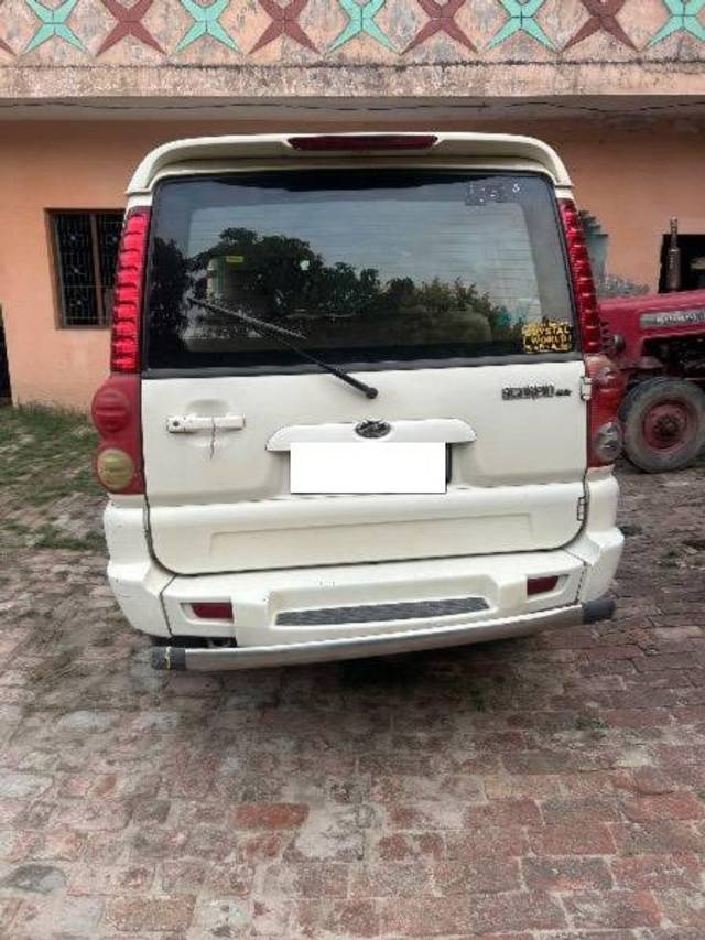 https://images10.gaadi.com/usedcar_image/4518653/original/processed_0d88d977-908b-4795-ae67-552d63ed289e.jpeg?imwidth=6401