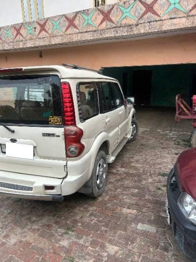 https://images10.gaadi.com/usedcar_image/4518653/original/processed_1e44a4bc-9edc-4822-b4d7-e9d971a08831.jpeg?imwidth=6400